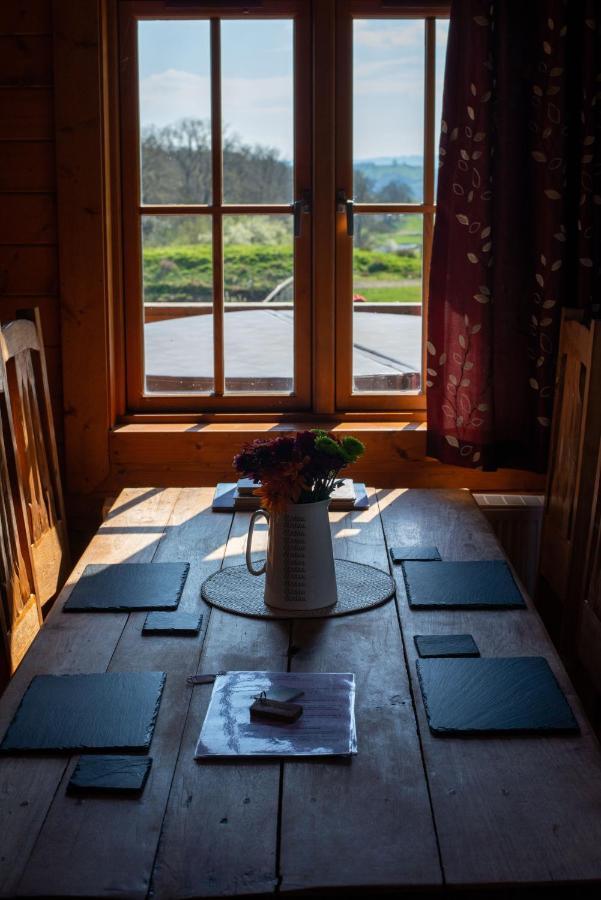 George Cabin - Log Cabin In Wales With Hot Tub Newtown  Exterior foto